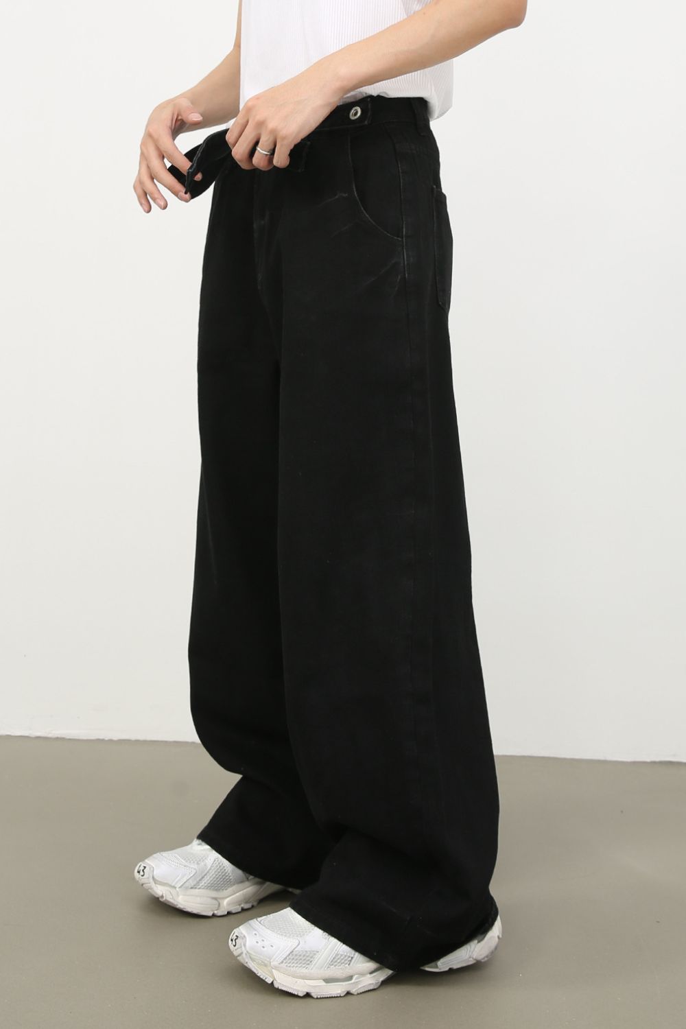 7a6ef57c-cebc-4254-b172-ccf9c19fc92c-Max