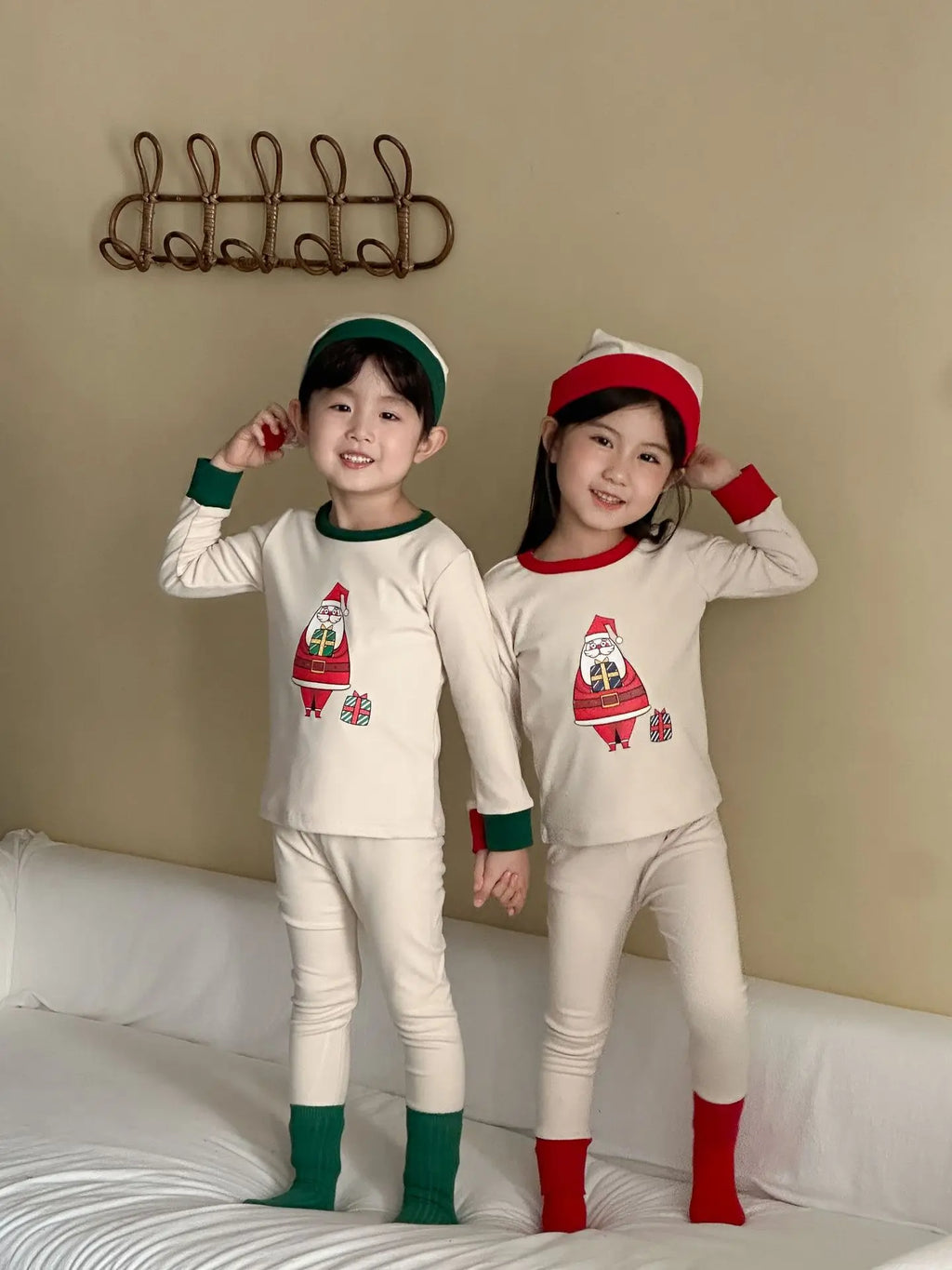 2025 Christmas Kids Pajamas Sets 1-8Y Baby Girls Boys Santa Claus Print Long Sleeve Top Pants with Hat Children Homewear Outfit