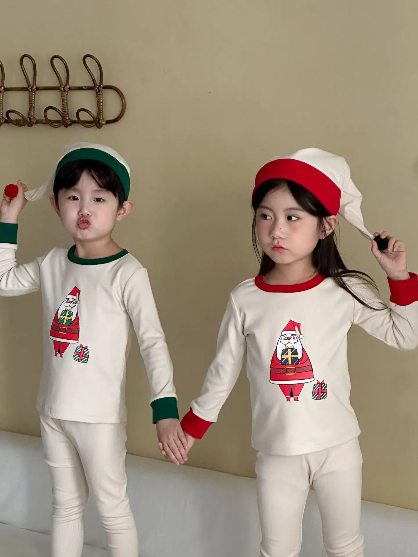 2025 Christmas Kids Pajamas Sets 1-8Y Baby Girls Boys Santa Claus Print Long Sleeve Top Pants with Hat Children Homewear Outfit