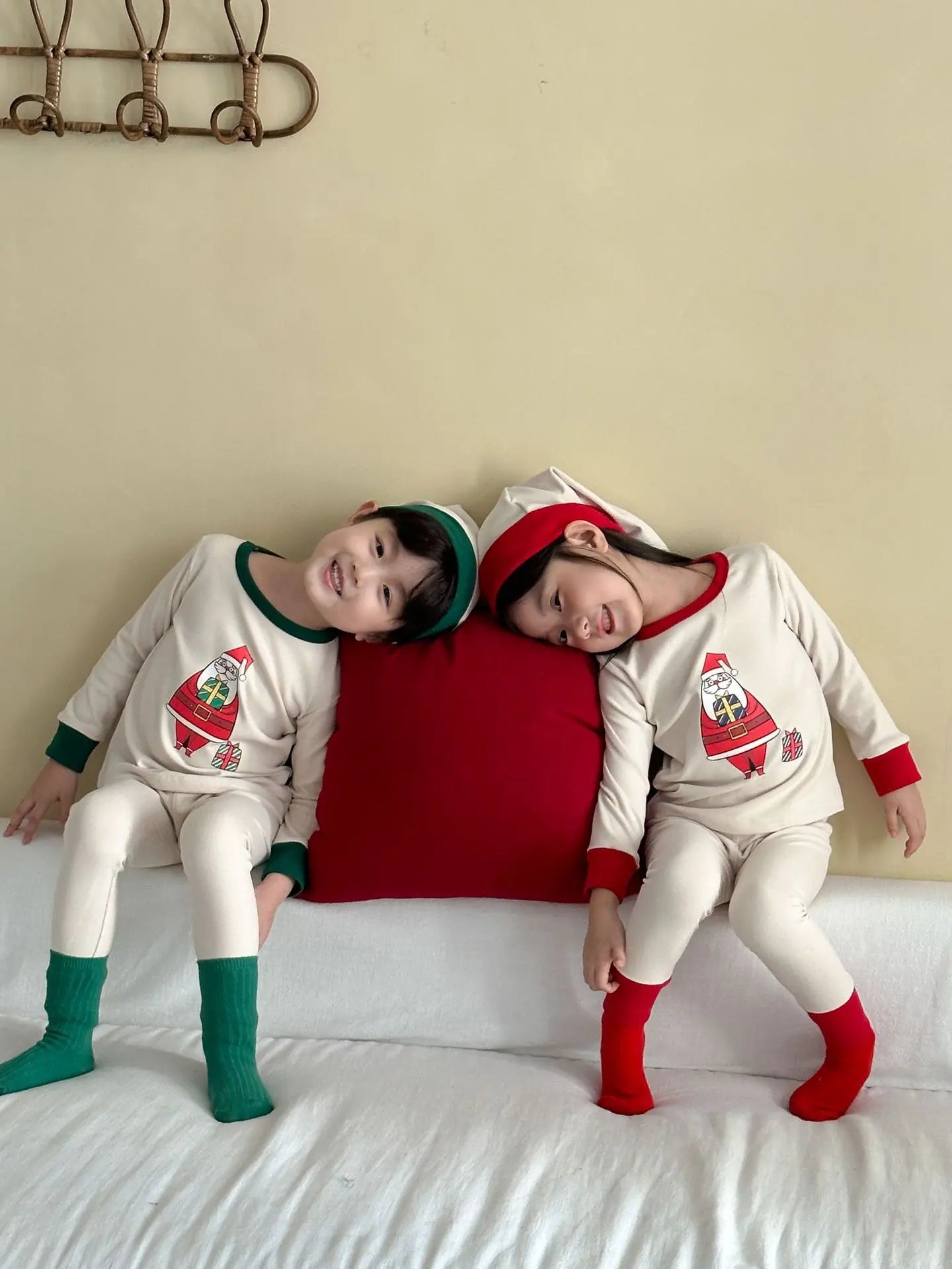 2025 Christmas Kids Pajamas Sets 1-8Y Baby Girls Boys Santa Claus Print Long Sleeve Top Pants with Hat Children Homewear Outfit