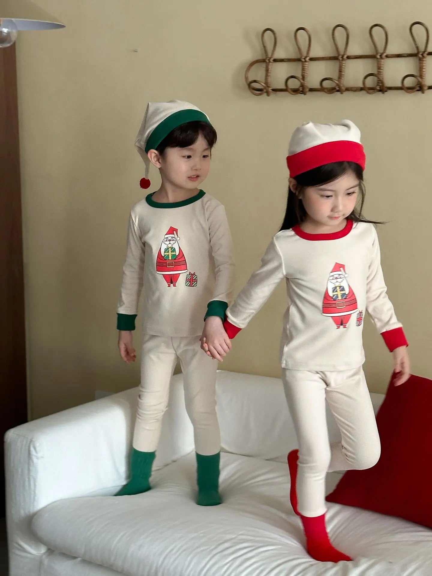 2025 Christmas Kids Pajamas Sets 1-8Y Baby Girls Boys Santa Claus Print Long Sleeve Top Pants with Hat Children Homewear Outfit