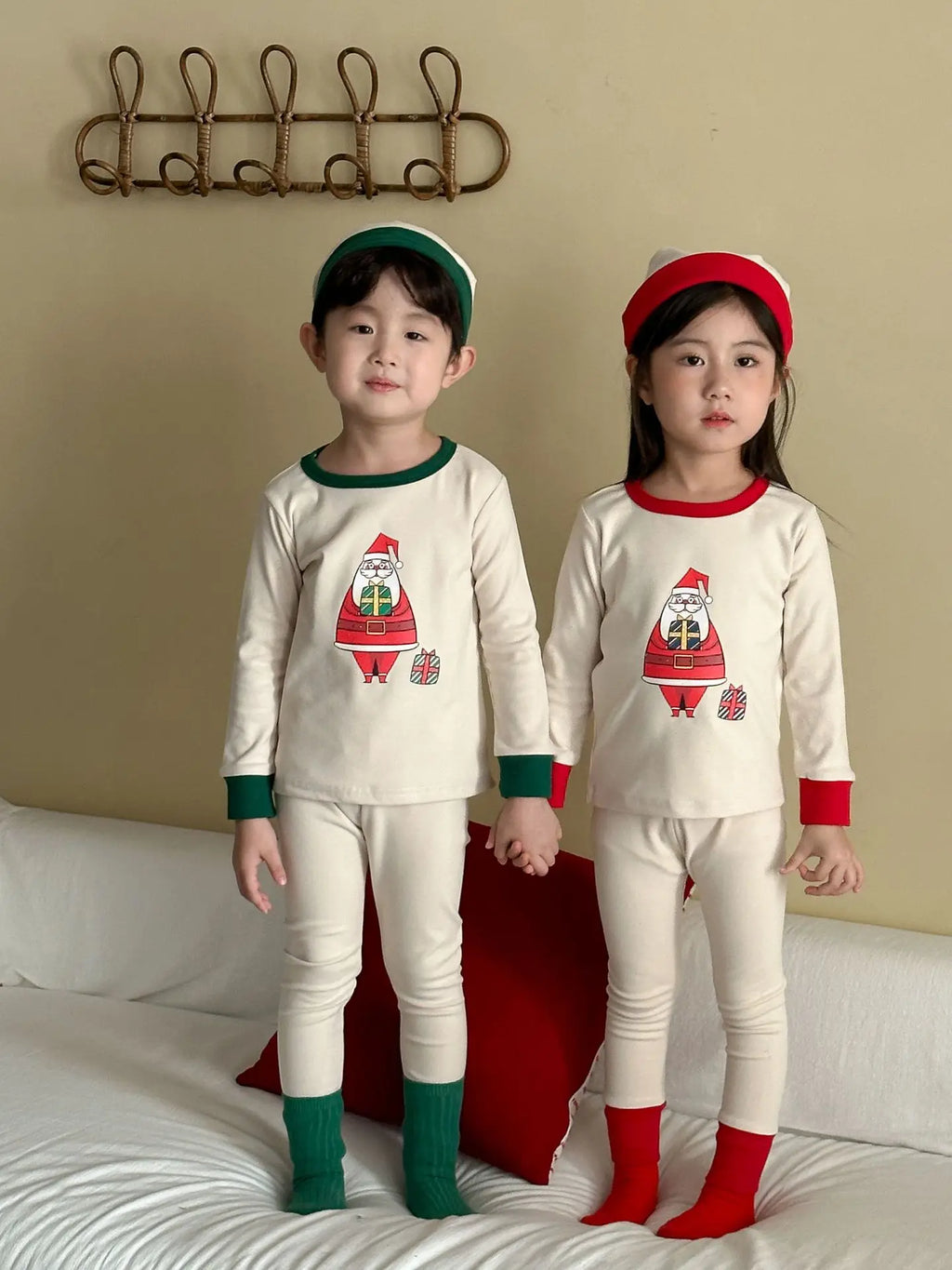 2025 Christmas Kids Pajamas Sets 1-8Y Baby Girls Boys Santa Claus Print Long Sleeve Top Pants with Hat Children Homewear Outfit